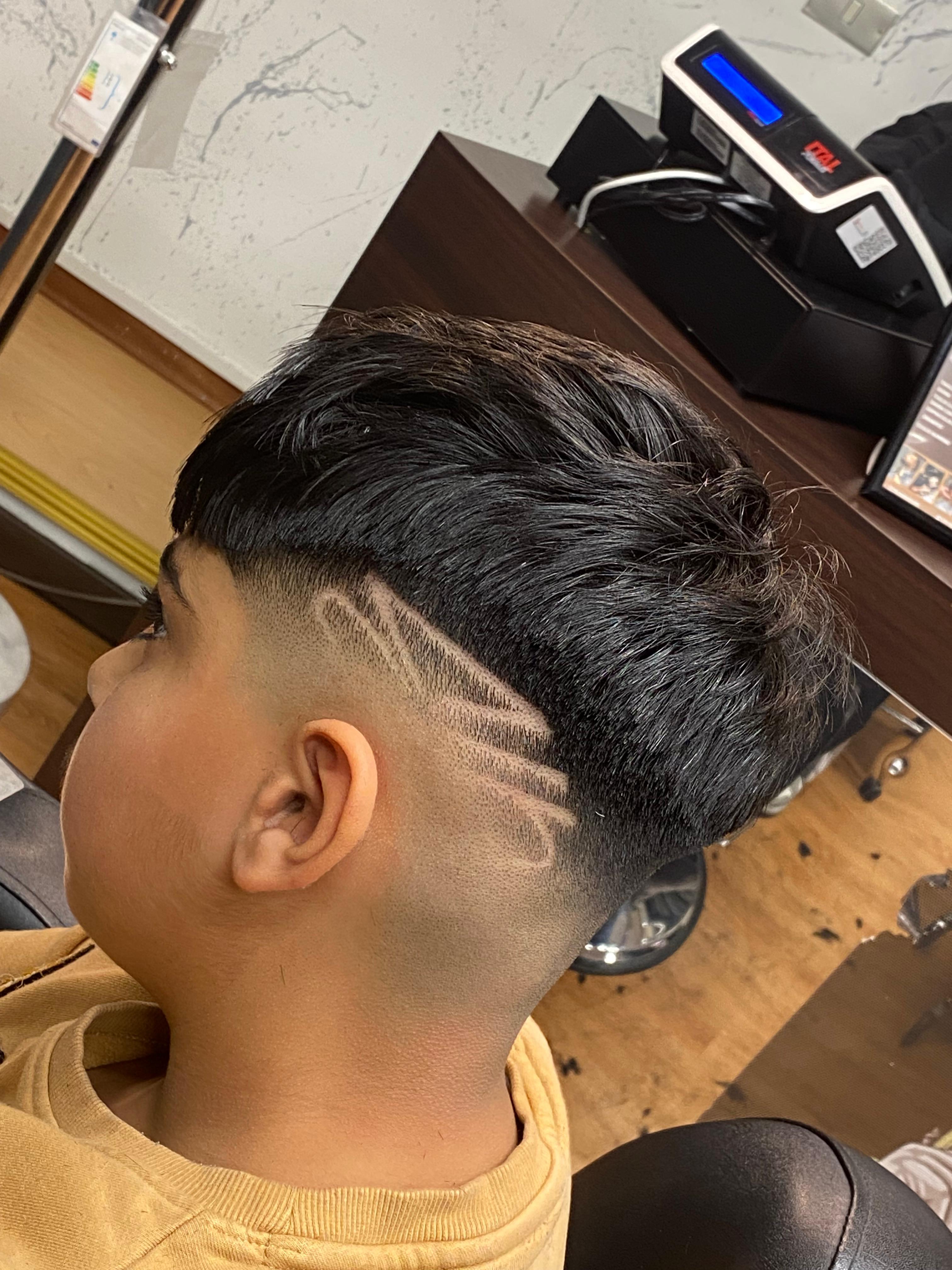 Bambino: fade con disegno freccia